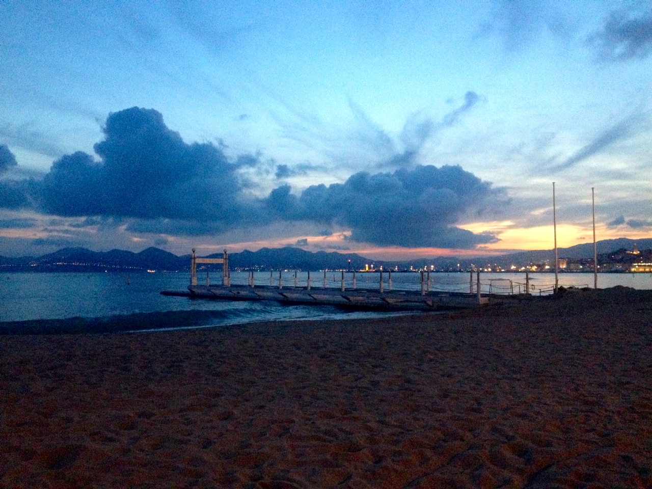 A winter sunset in Cannes
