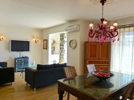 Spacious, light, well situated and a good price - Cannes Centre