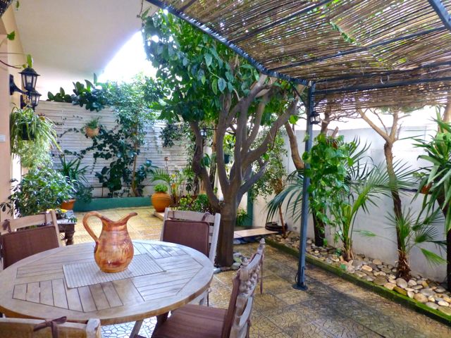 Garden Apartment in Palm Beach, Cannes - within a minute of La Croisette