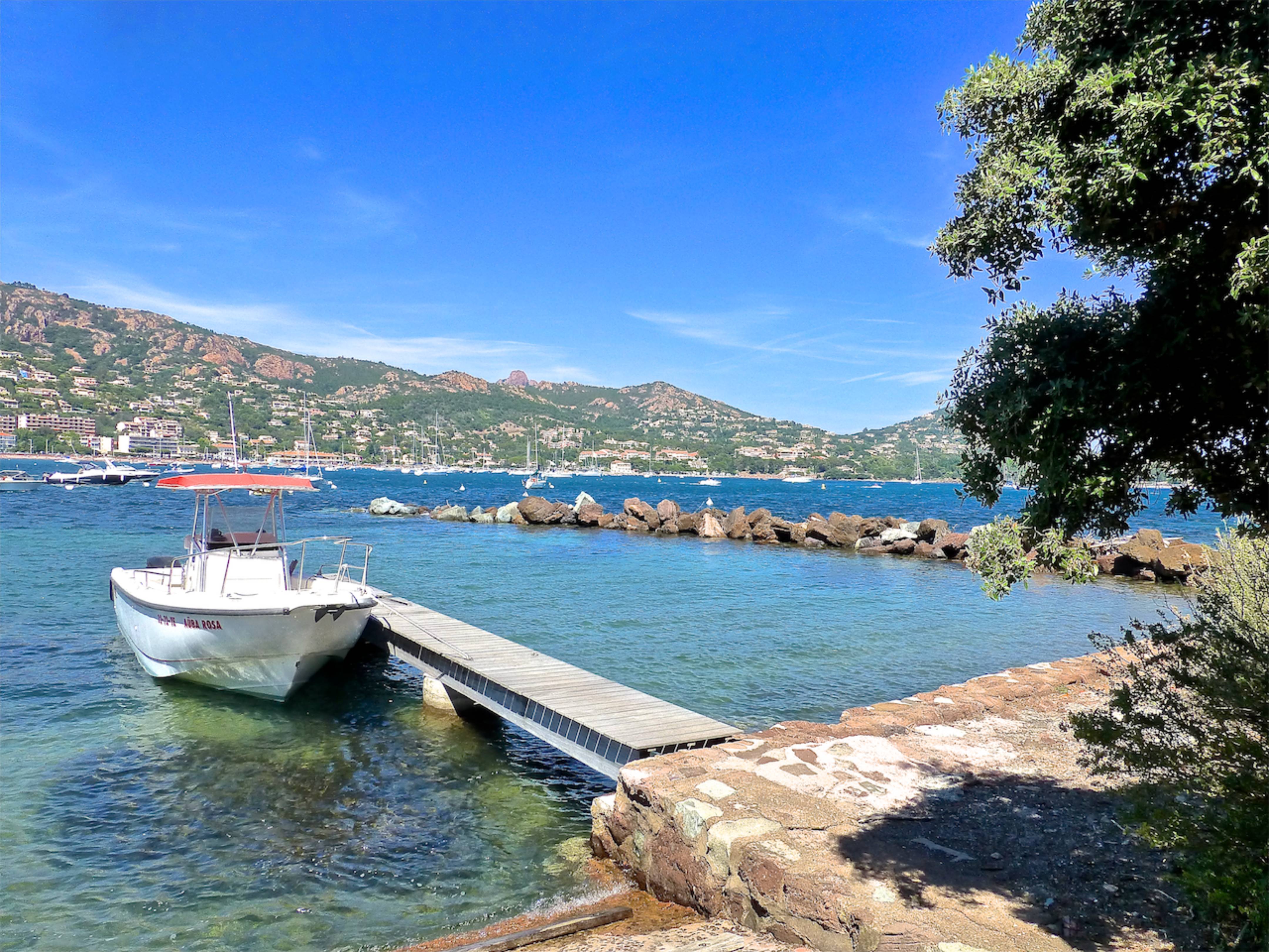 Seafront Property for sale in Agay with private jetty and beach access