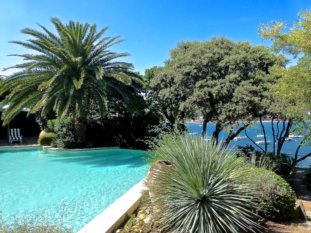 Swimming Pool with sea views and beach access from the garden